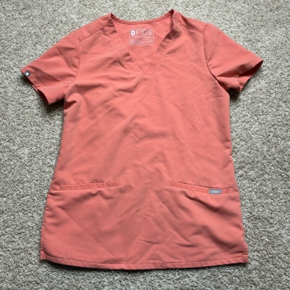 FIGS Casma Three Pocket Scrub Top